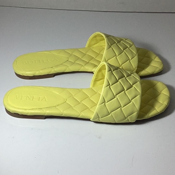 Bottega Veneta
Women's Amy Flat Mule Sandals - Picture 4 of 9